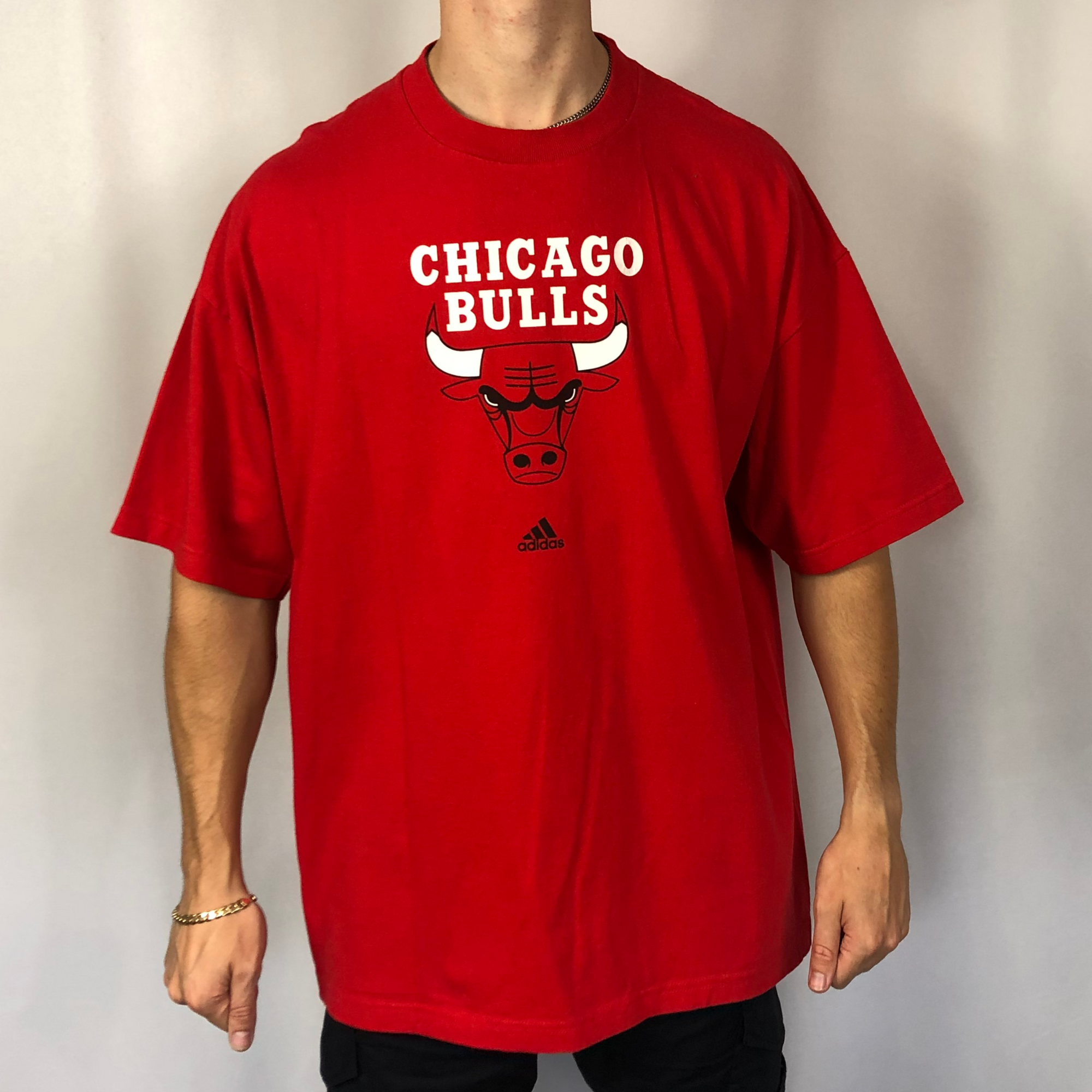 Vintage Oversized Adidas Chicago Bulls Tee in Red - XXL