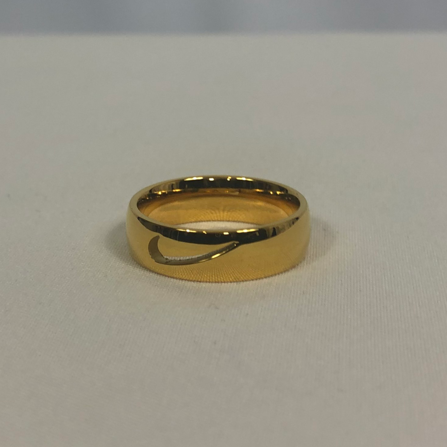 Swoosh Cutout Ring in Yellow Gold