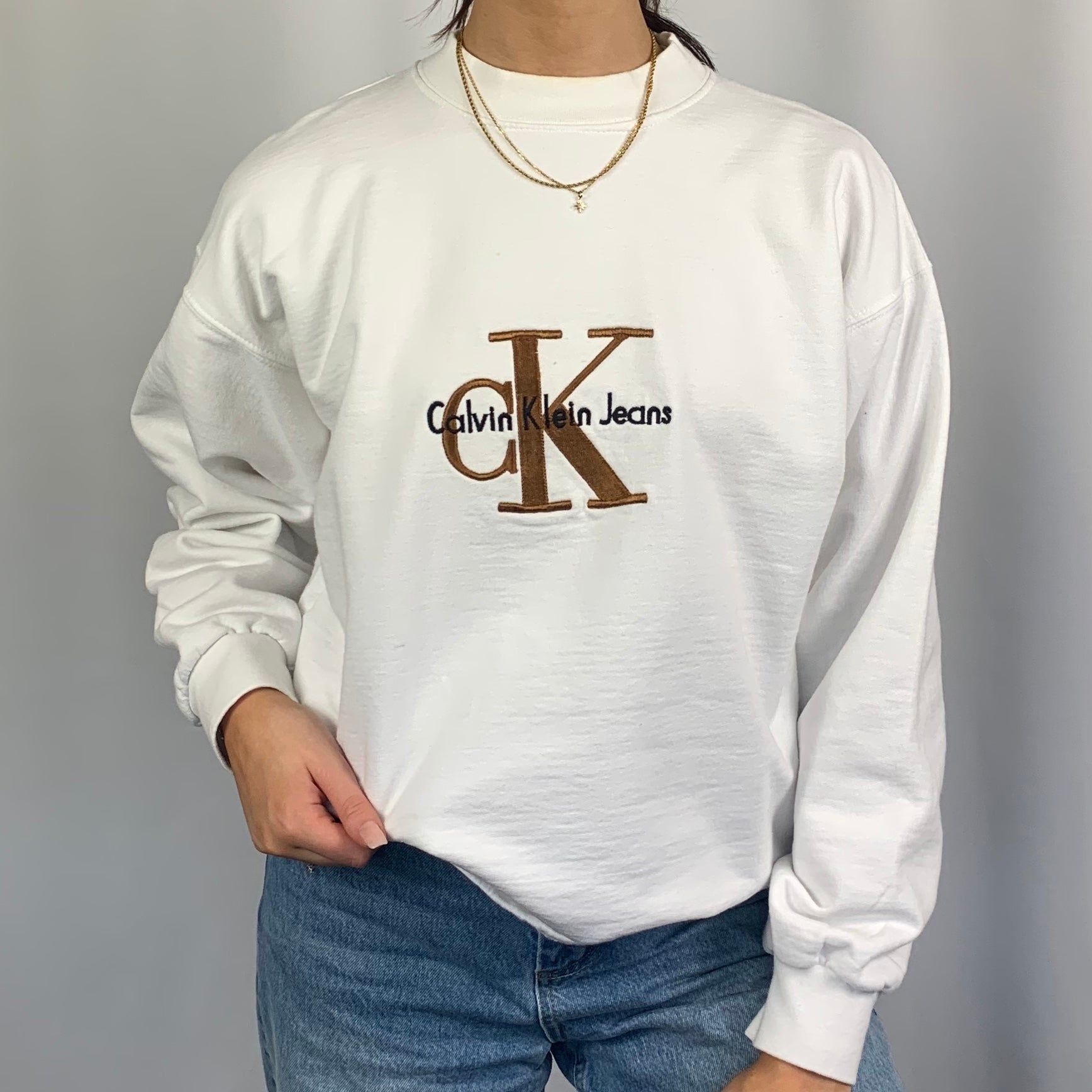 VINTAGE CALVIN KLEIN SPELLOUT SWEATSHIRT WITH EMBROIDERED SPELLOUT & LOGO - Women's Large/Men's Small