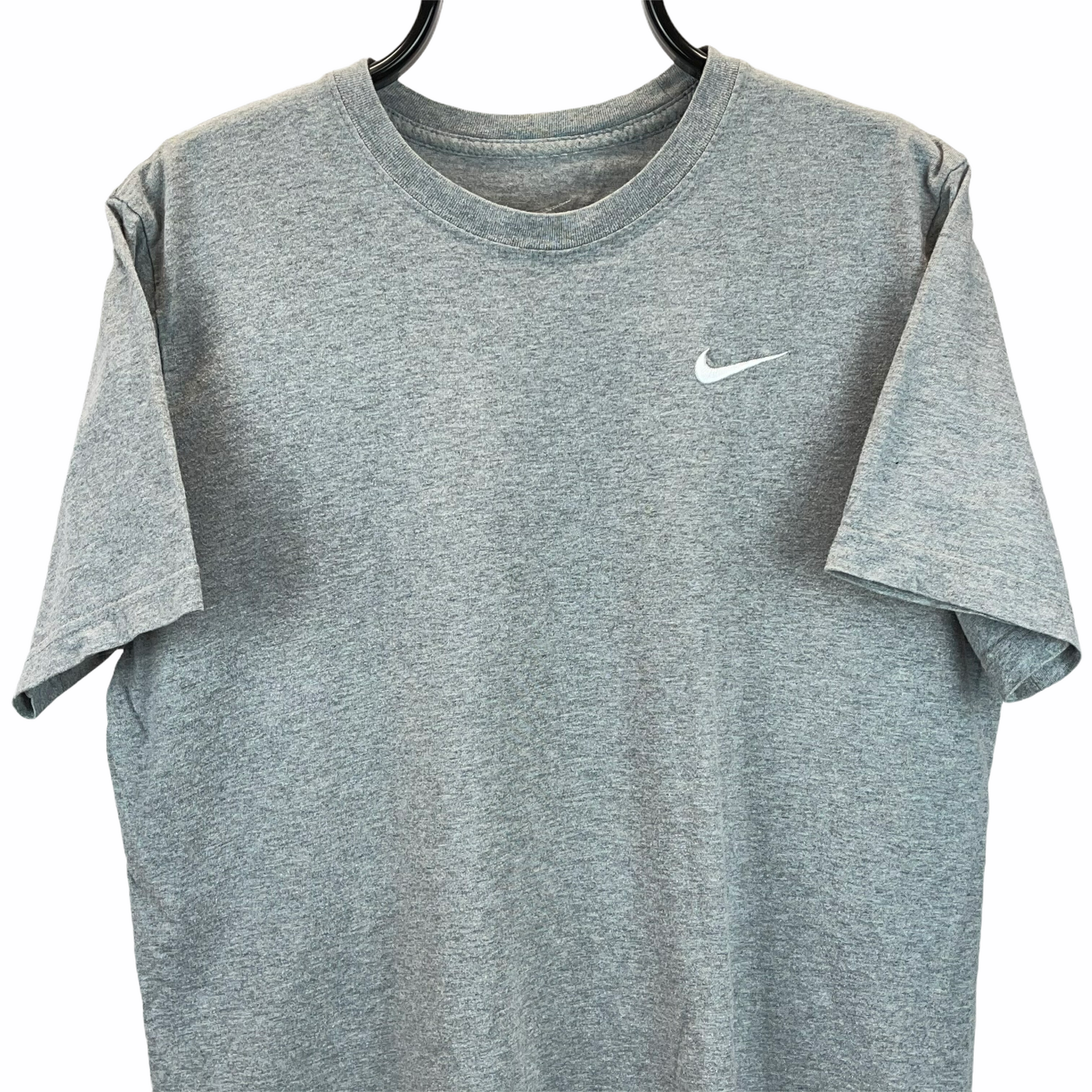 NIKE EMBROIDERED SMALL SWOOSH TEE IN GREY - MEN'S MEDIUM/WOMEN'S LARGE