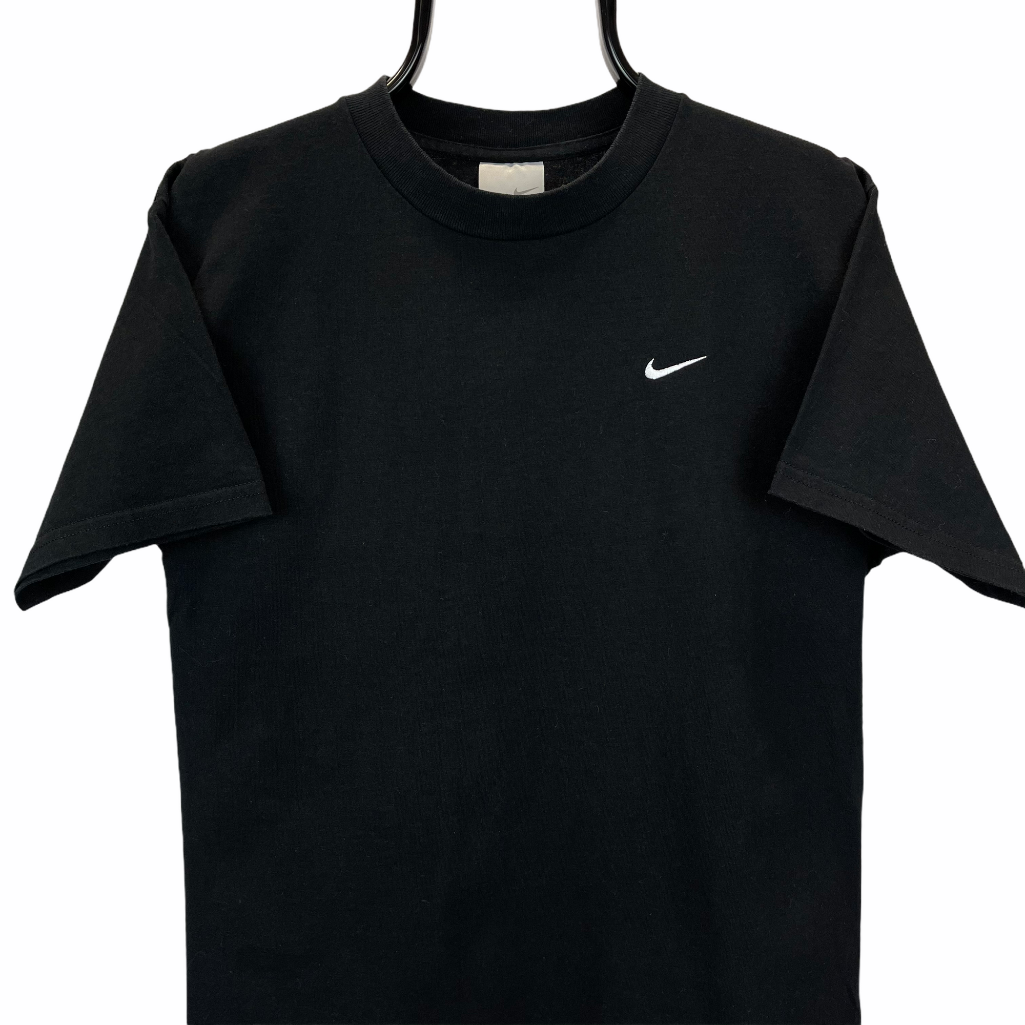 VINTAGE 90S NIKE EMBROIDERED SMALL SWOOSH TEE IN BLACK - MEN'S MEDIUM/WOMEN'S LARGE