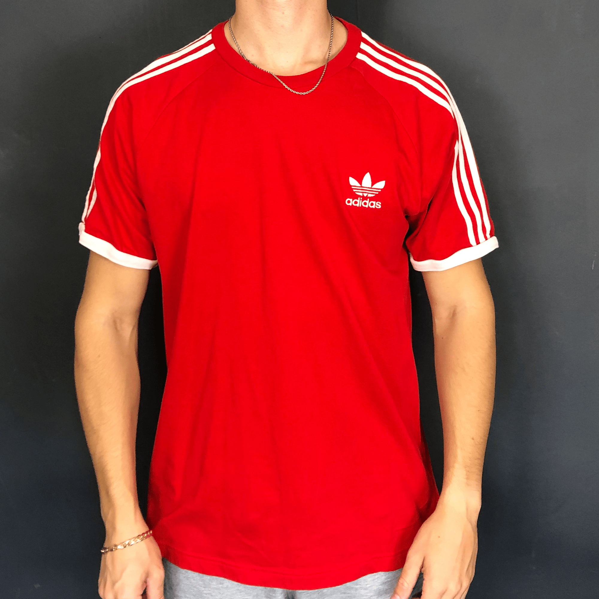 VINTAGE ADIDAS Originals T-SHIRT IN RED & WHITE - LARGE - Vintique Clothing