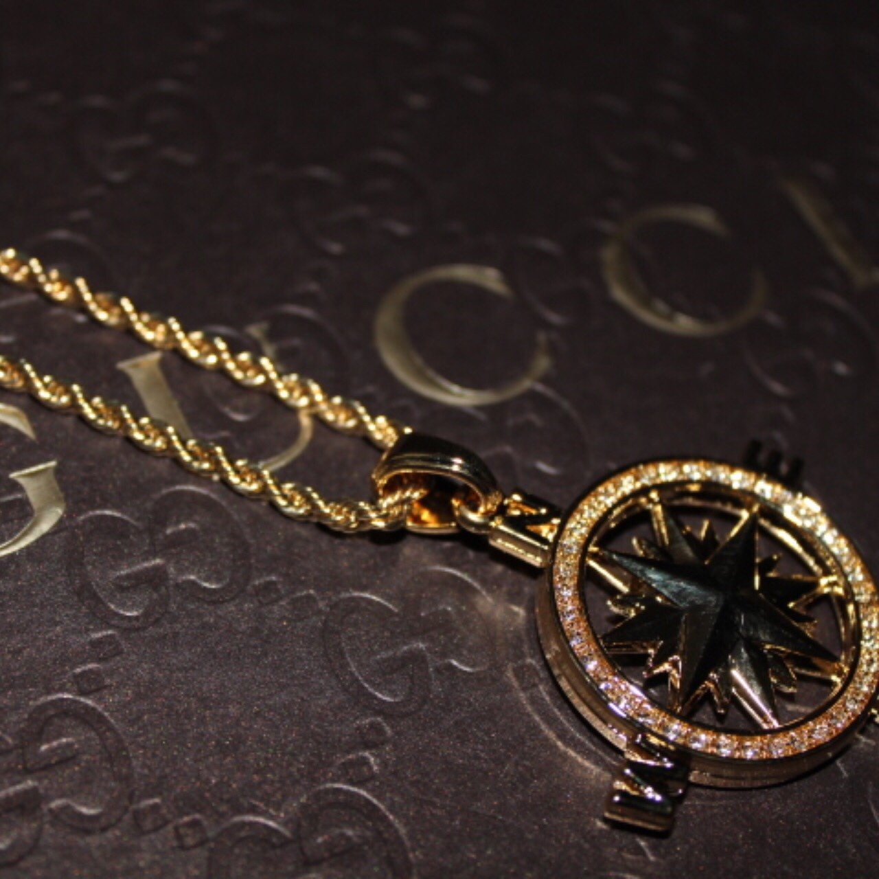 Iced Out Gold Detailed Compass Pendant - Vintique Clothing