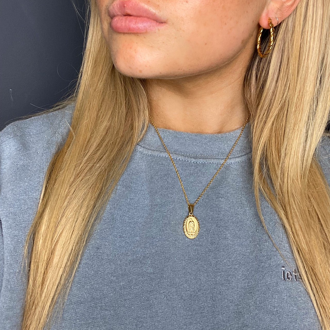 Women’s Gold Pendant Necklace - Vintique Clothing