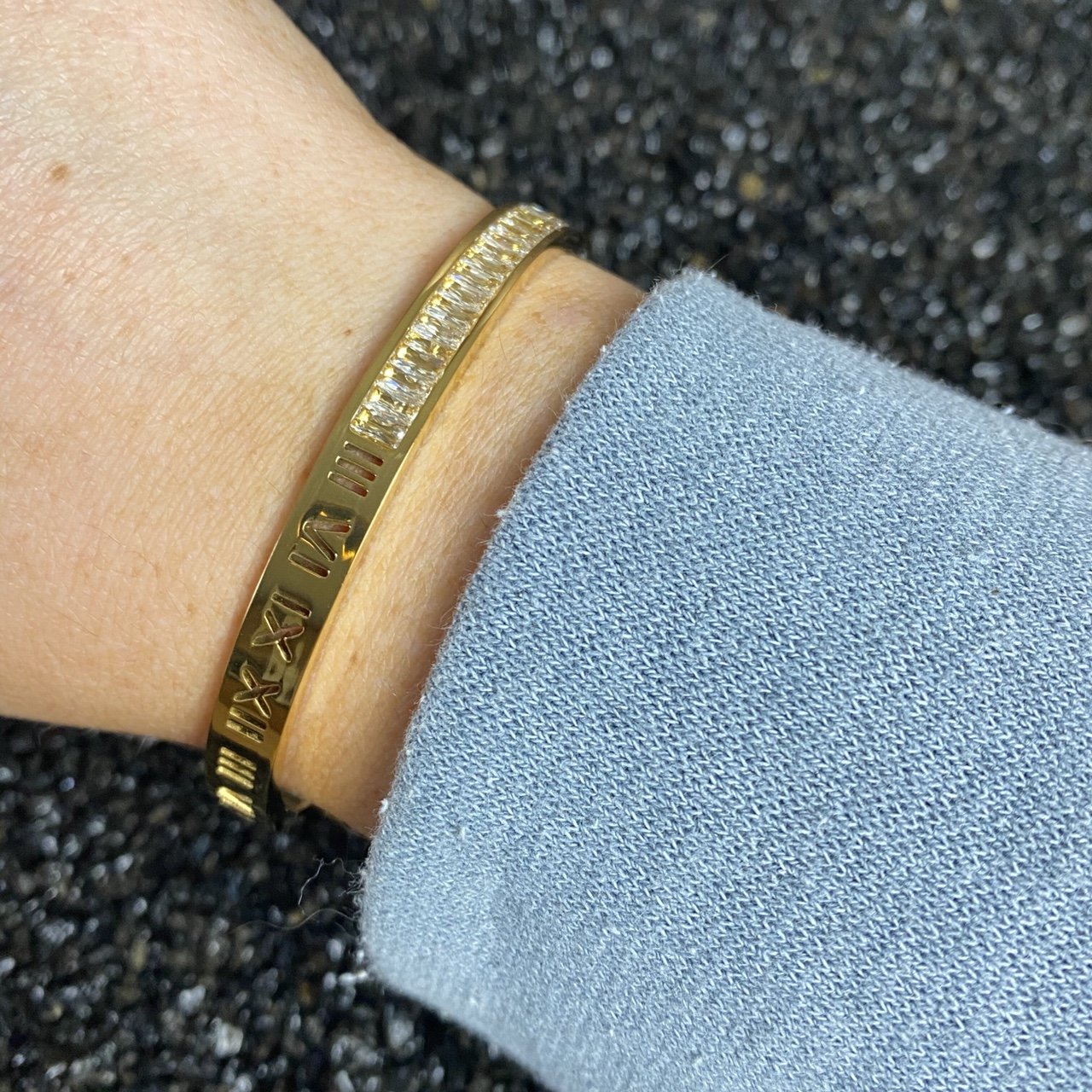 Women’s Roman Numerals Gold Diamond Bracelet - Vintique Clothing